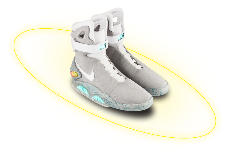 Пара кроссовок Nike Air Mag с декорацией золотого кольца под ними